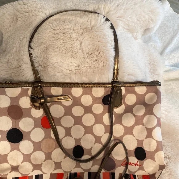 COACH Authentic Polka Dot Poppy Watercolor Tote Bag & Matching Small Wristlet - Picture 2 of 16